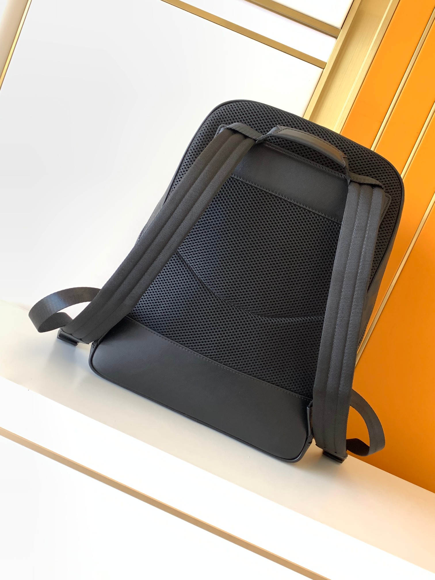 กระเป๋าเป้สะพายหลังสีดำสไตล์มิ - Leather Work Rucksack Mens บทวิจารณ์และราคา